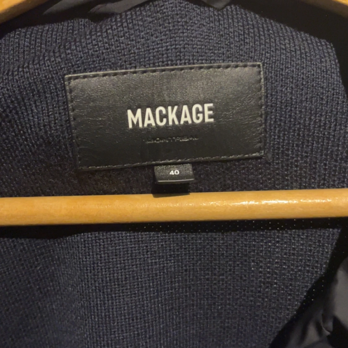 Mörkblå cardigan från Mackage - 2