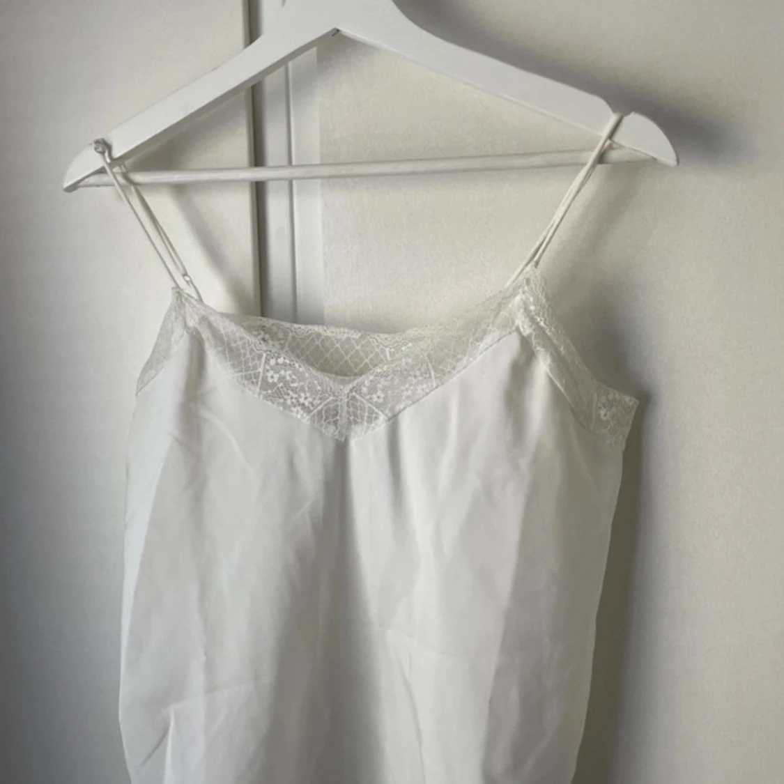 Vit spetslinne från Amisu - 1