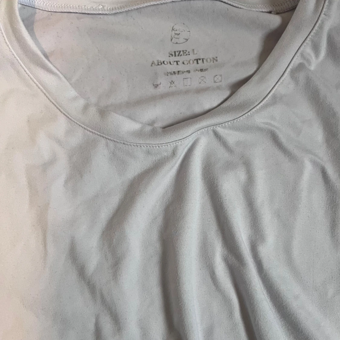 Vit t-shirt från About Cotton - 1
