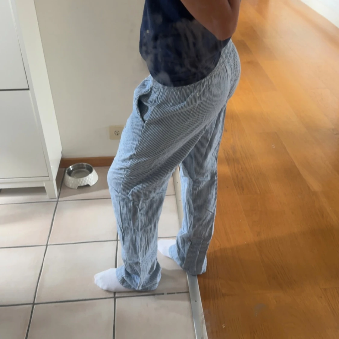 Randiga linnebyxor med snörning - 2