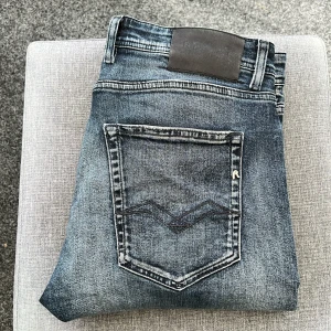 Replay jeans - Replay jeans! Sjuk tvätt! Size: 33! Modell: groover! Skick:8,5/10 inga defekter! Hör av dig vid frågor🤩