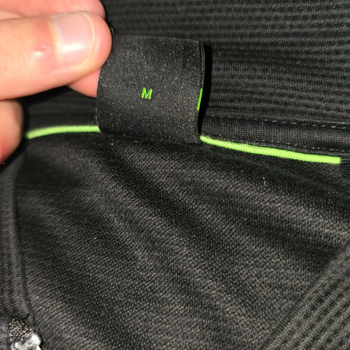 Svart ziptröja från BOSS i medium - 3