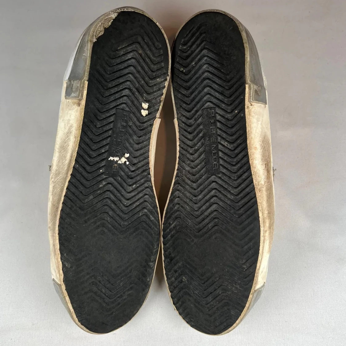 Philippe Model vita sneakers med grön detalj - 2