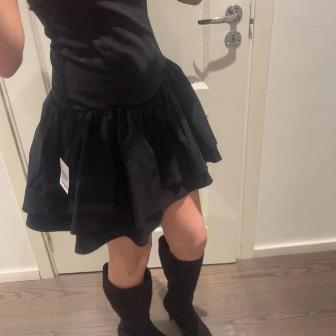 Svart kort klänning från Boohoo - 2