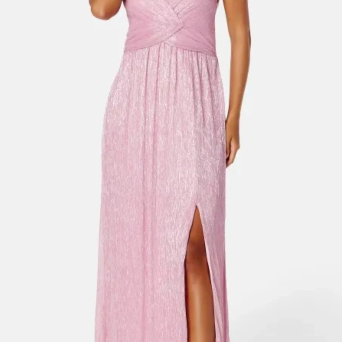 Glittrig rosa långklänning med slits