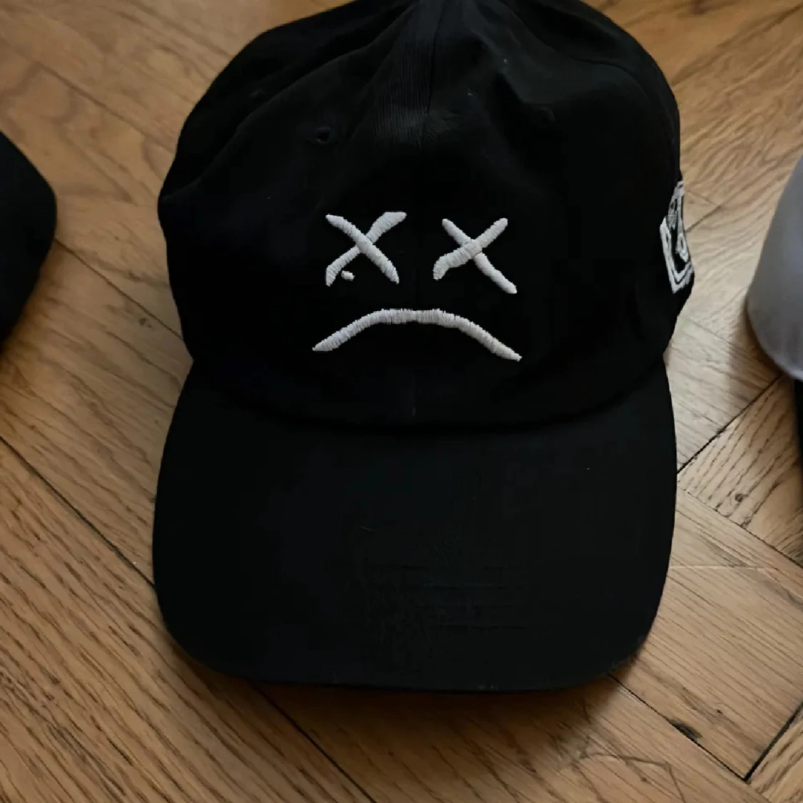 Tre kepsar: Brooklyn, NYC och smiley - 4