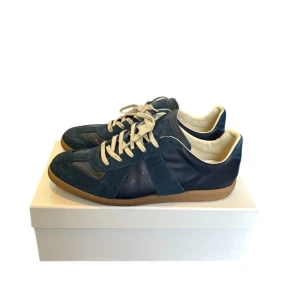 Maison Margiela Gats - Tja säljer dessa feta gats i bra skick, tveka inte att höra av dig vid frågor eller funderingar!