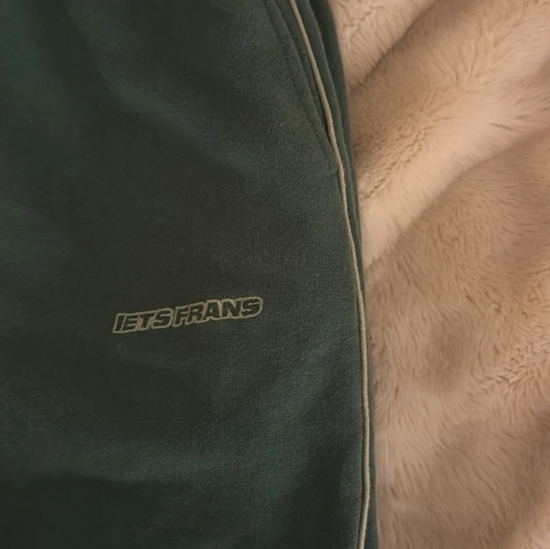 Gröna mjukisbyxor från Iets Frans - 1