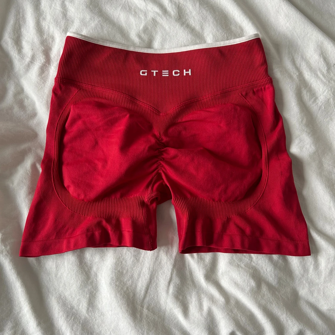 GTECH - Align Seamless Scrunch Shorts röd (S) - 3