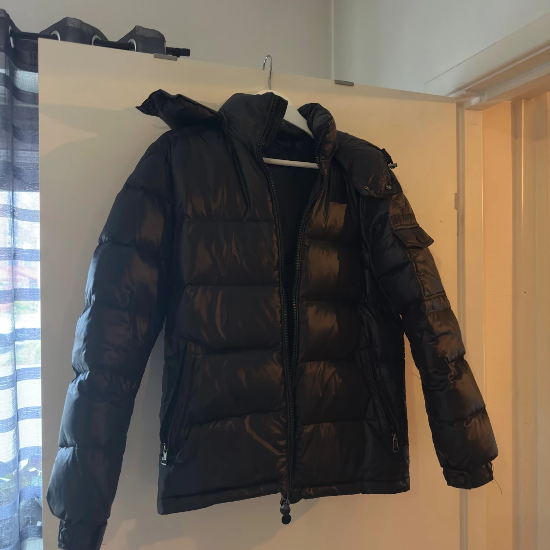 Svart pufferjacka med fickor, strl S