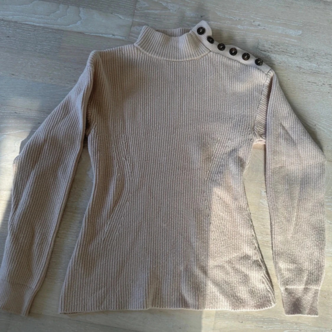 Begie stickad tröja