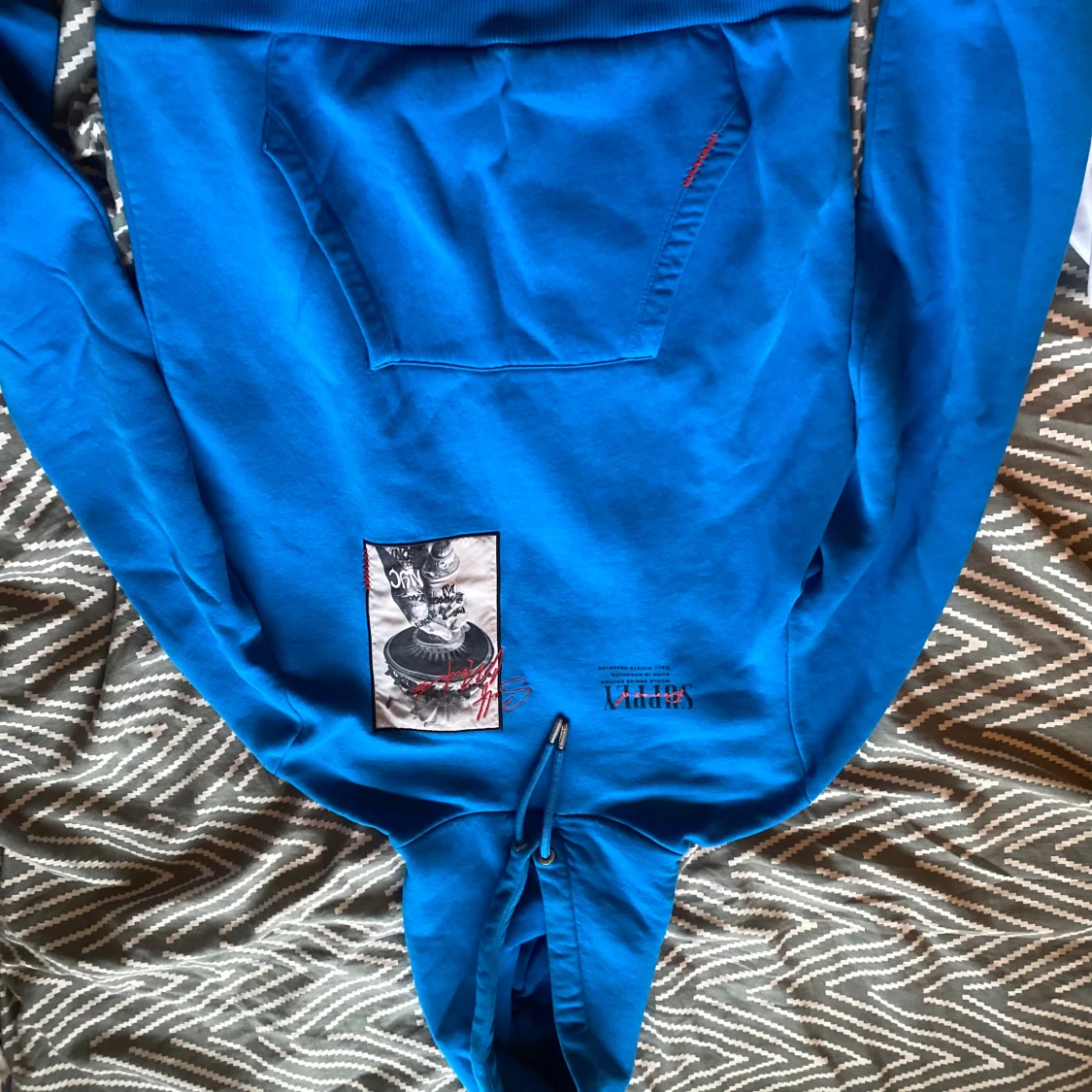 Blå hoodie från Supply & Demand XS