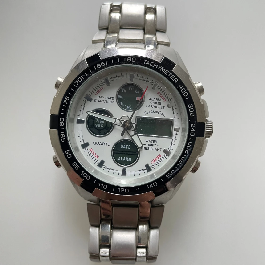 Silverfärgad kronografklocka EyeMonCroix