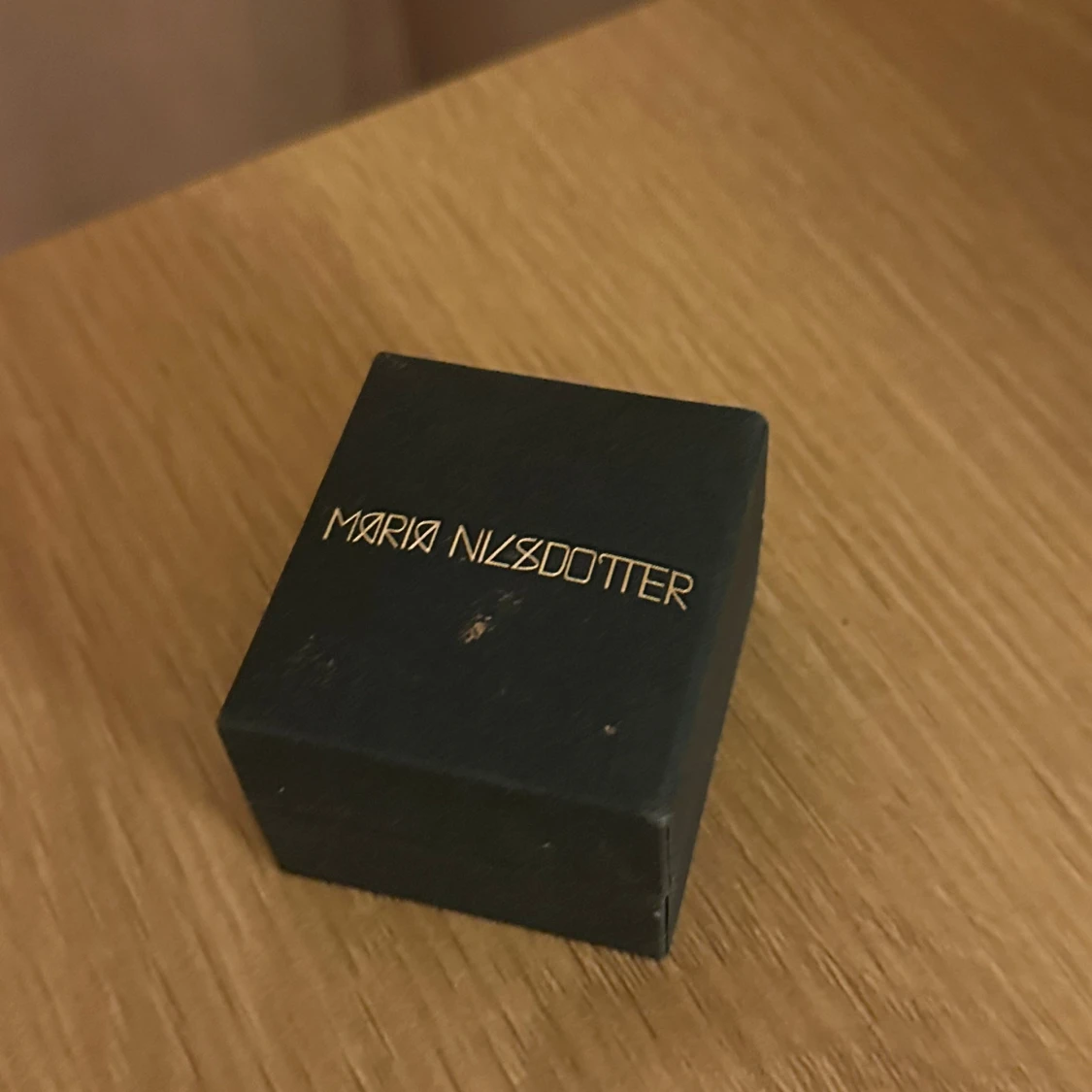 Maria Nilsdotter halsband med bokstav - 2