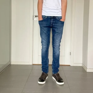 Dondup George Jeans  - Säljer nu dessa snygga Dondup George jeans, skriv för fler bilder/frågor🙌🏼