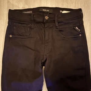 Replay jeans  - Säljer mina replay anbass. Storlek w 28 L 30. Skick är 10/10 dom är som nya. Skicka dm för mer info. Fraktas inom 48 timmar.