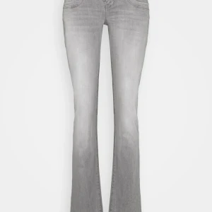 gråa ltb jeans - snygga och trendiga jeans från ltb i storlek 28/32 aldrig använda 🥹❤️