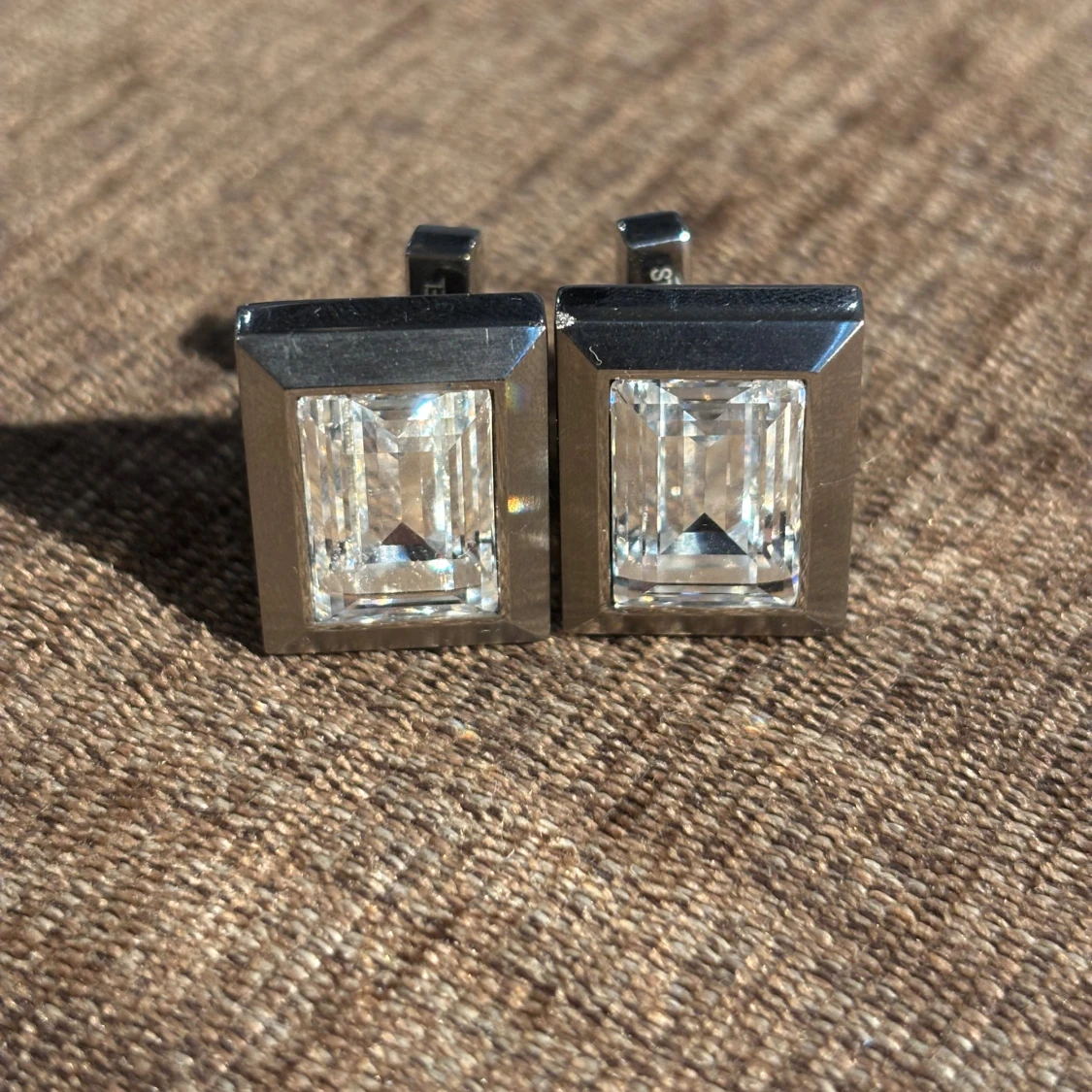 DK silvriga manschettknappar med kristall