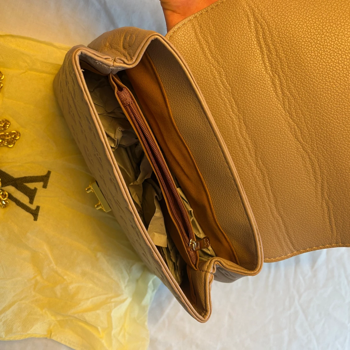 Beige Louis Vuitton handväska i skinn - 4