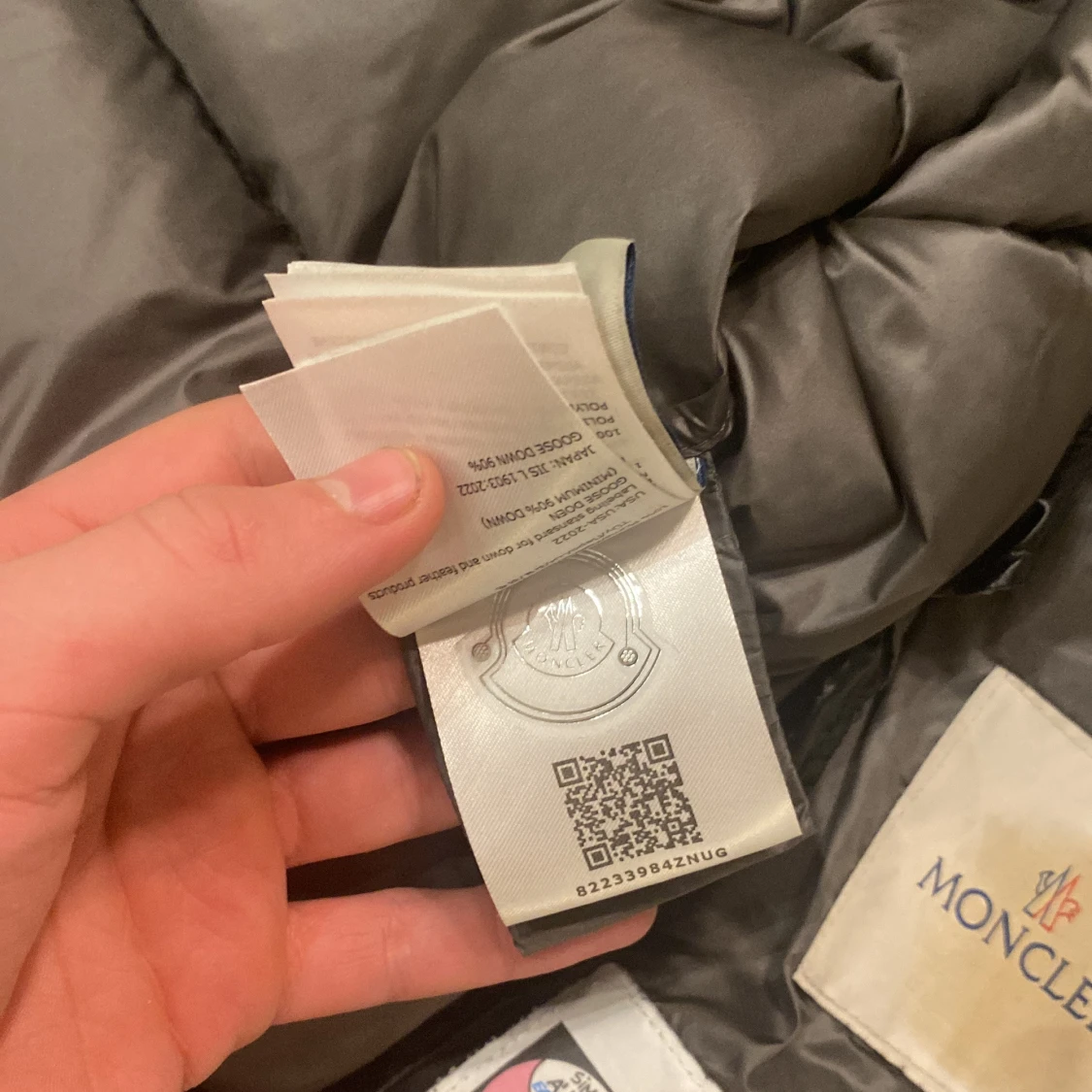 Svart dunväst från Moncler med huva - 3