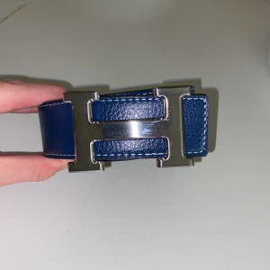 Blått H bälte - Riktigt Bra kvalité, helt nytt