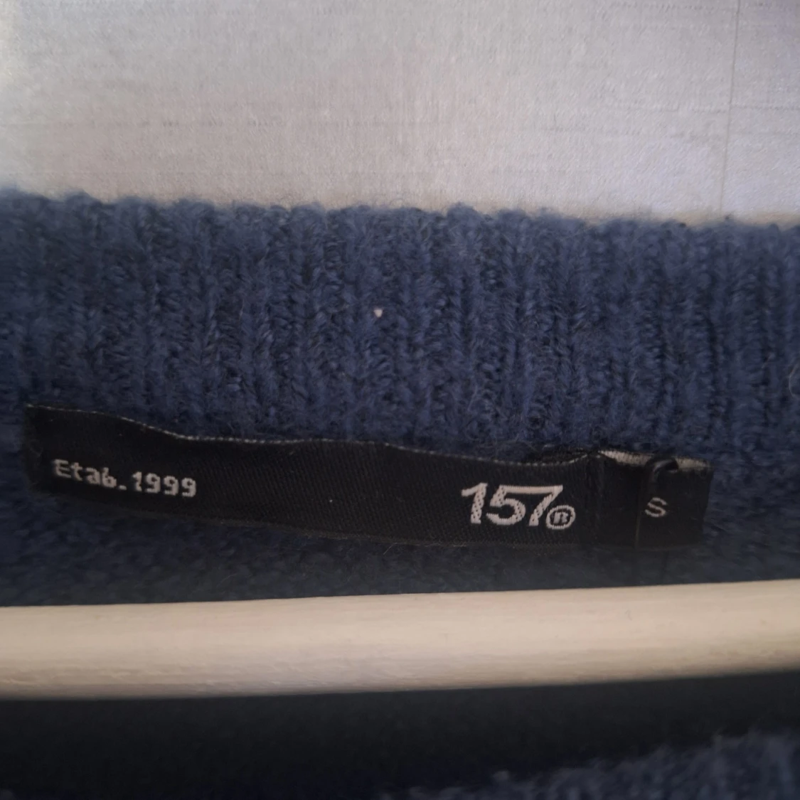 Mörkblå stickad tröja från 157 - 1