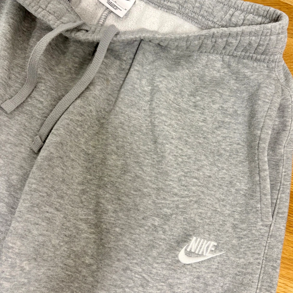 Grå mjukisbyxor från Nike - 1