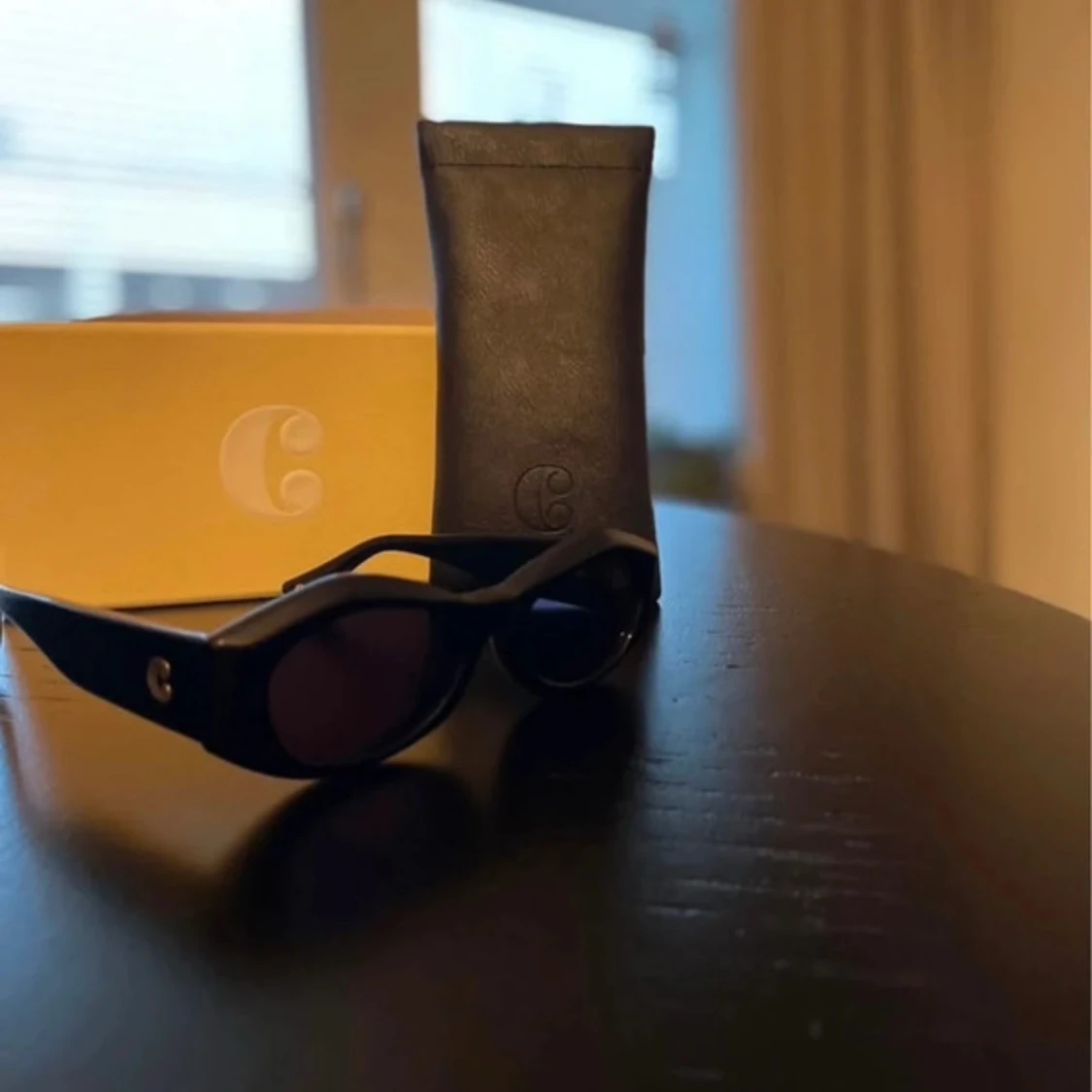 Svarta solglasögon från corlin  - 1