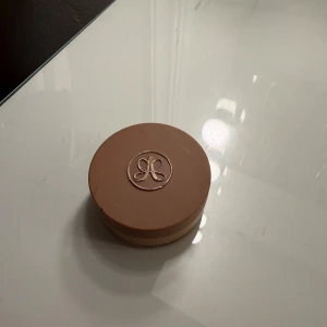 Anastasia bronzer  - Anastasia Bronzer med färgen sin kissed, sällan använd för runt ett år sen och kommer inte till användning längre ❤️❤️