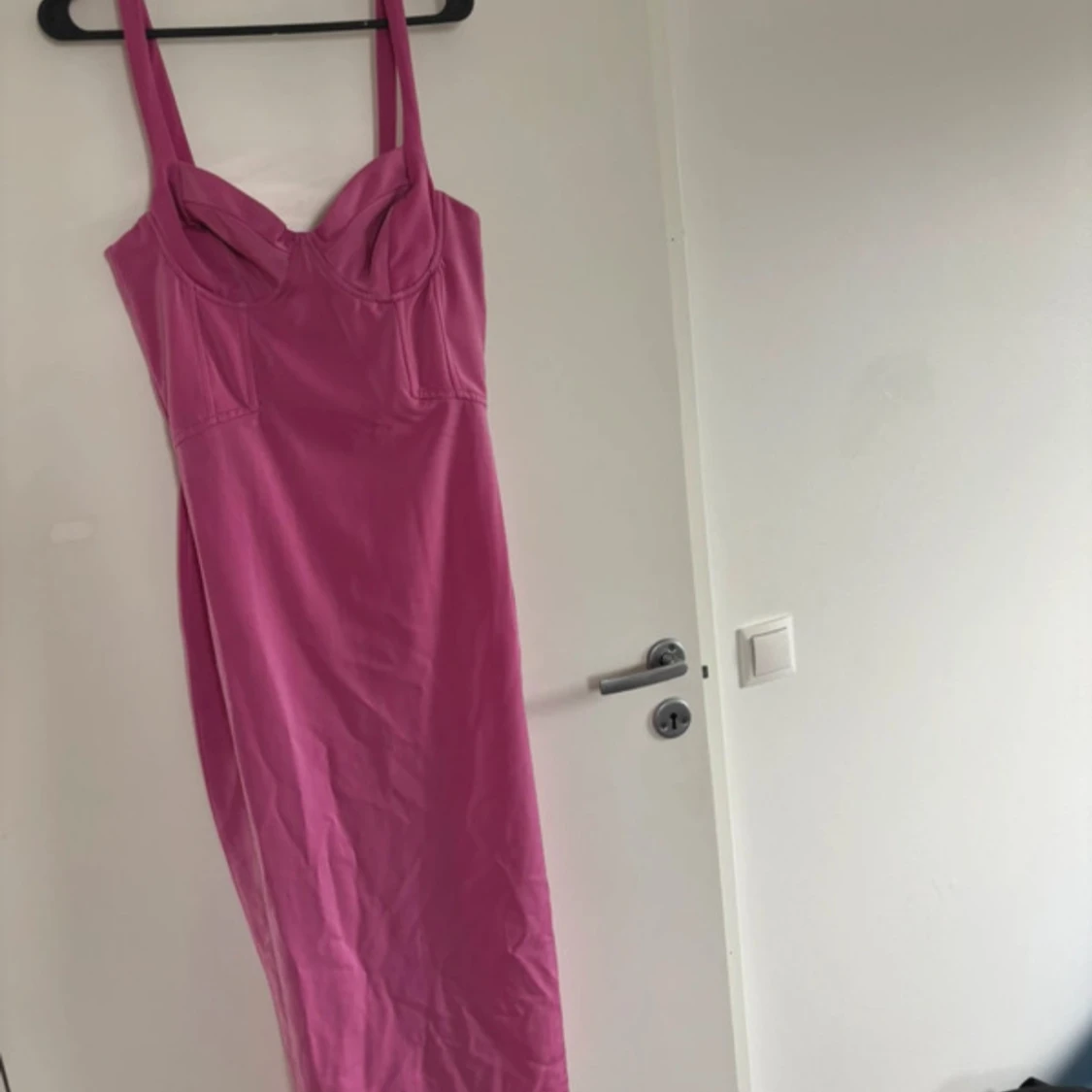 Rosa långklänning med slits - 1