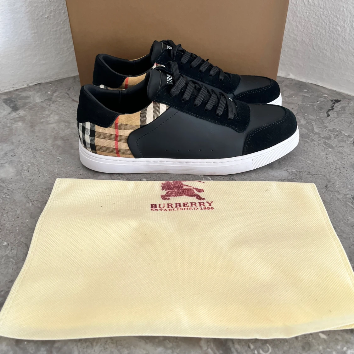 Burberry skor