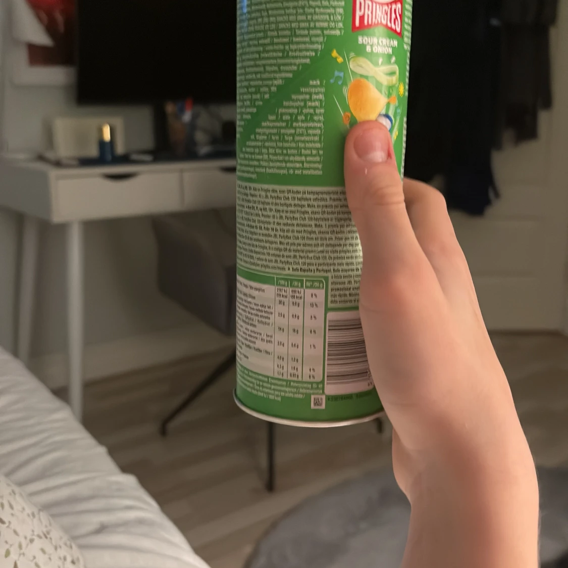 Säljer ett pringelsrör - 3