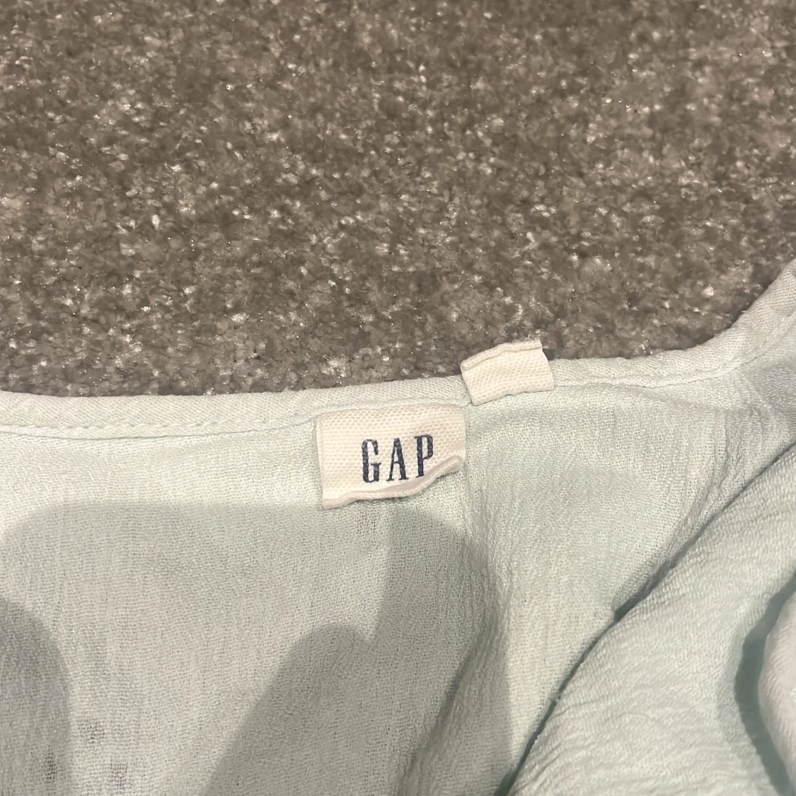 Ljusblå blus med broderade detaljer från GAP - 2