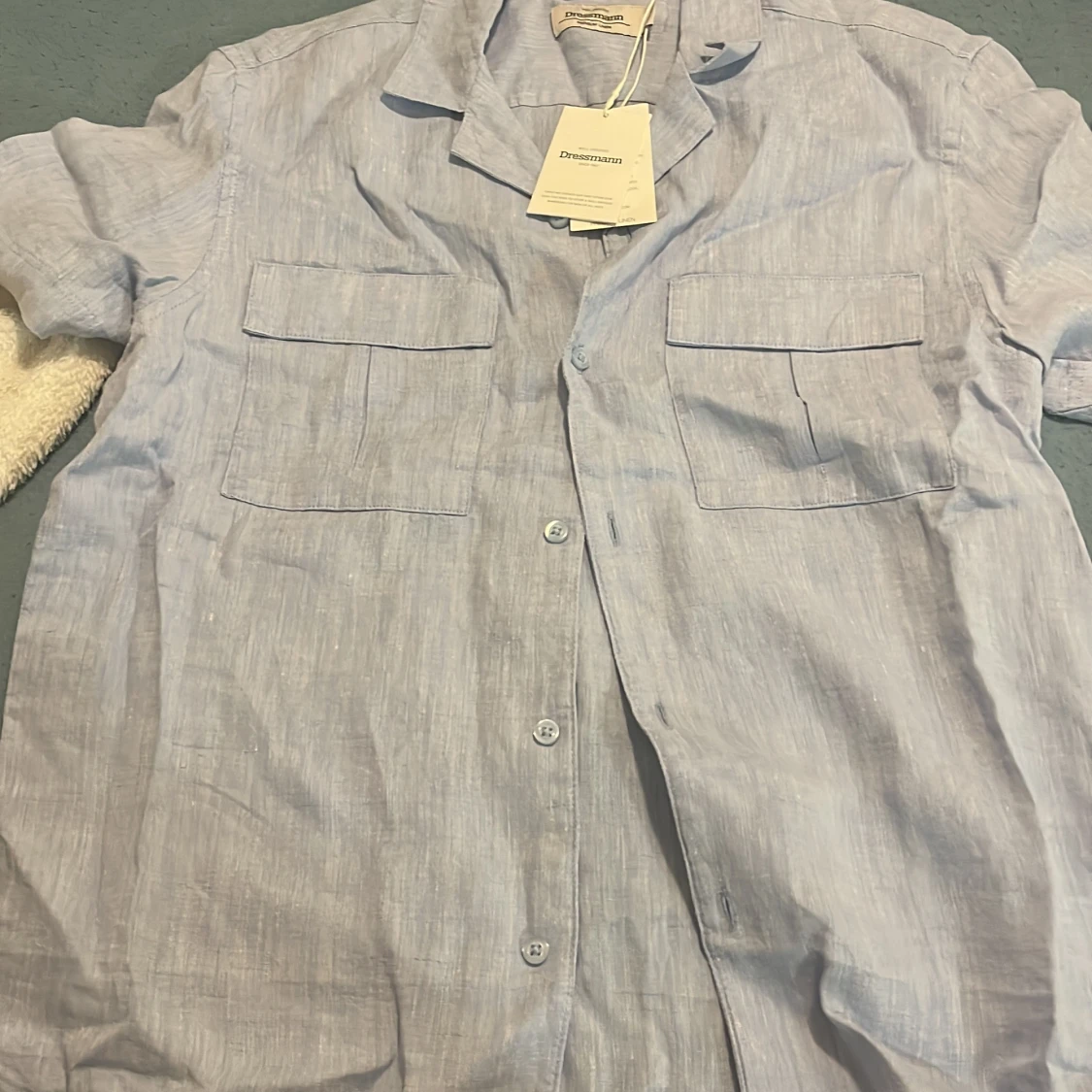 Ljusblå linneskjorta Dressmann S