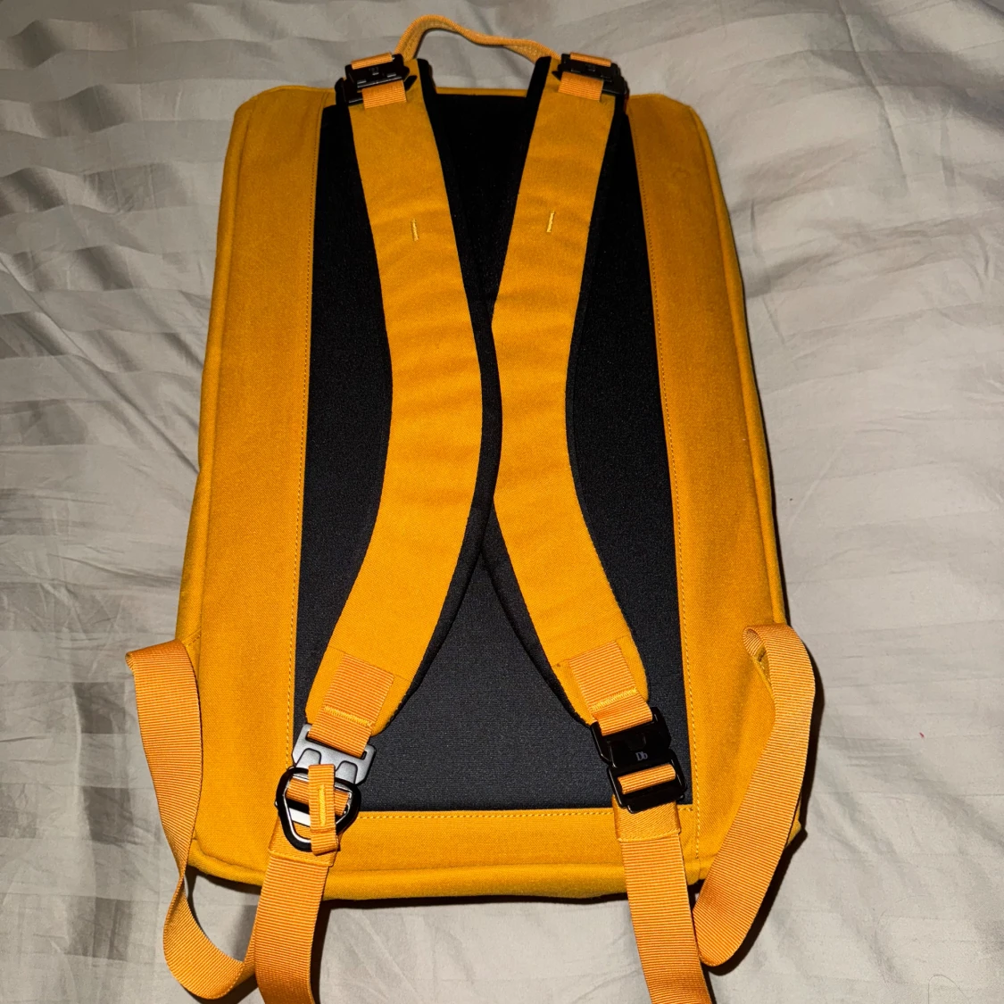 Gul ryggsäck från DB med fack - 1