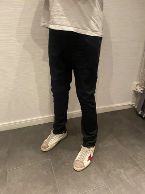 Nudie Lean Dean jeans  - Nudie Lean Dean jeans herr| pris: 449kr| storlek: W30 L32| skick: 9,8/10| hör av dig vid minsta lilla fundering eller fråga| 