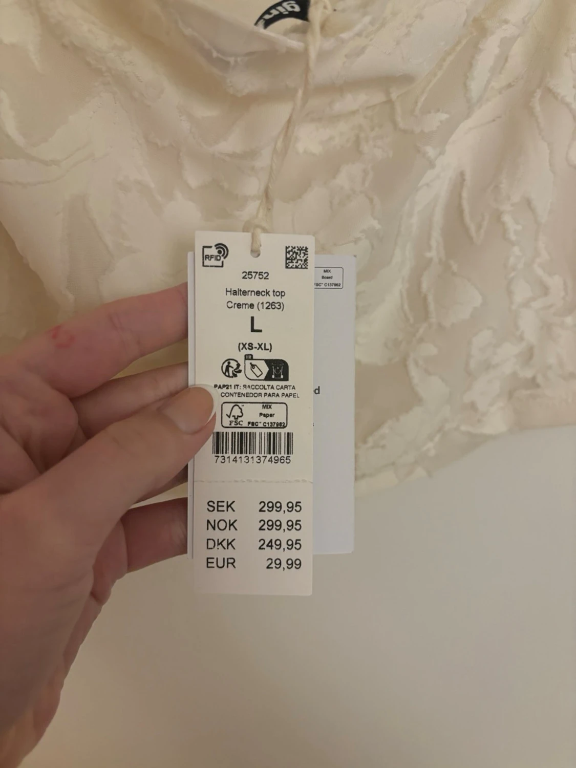 Krämvit halterneck topp med blommönster - 2