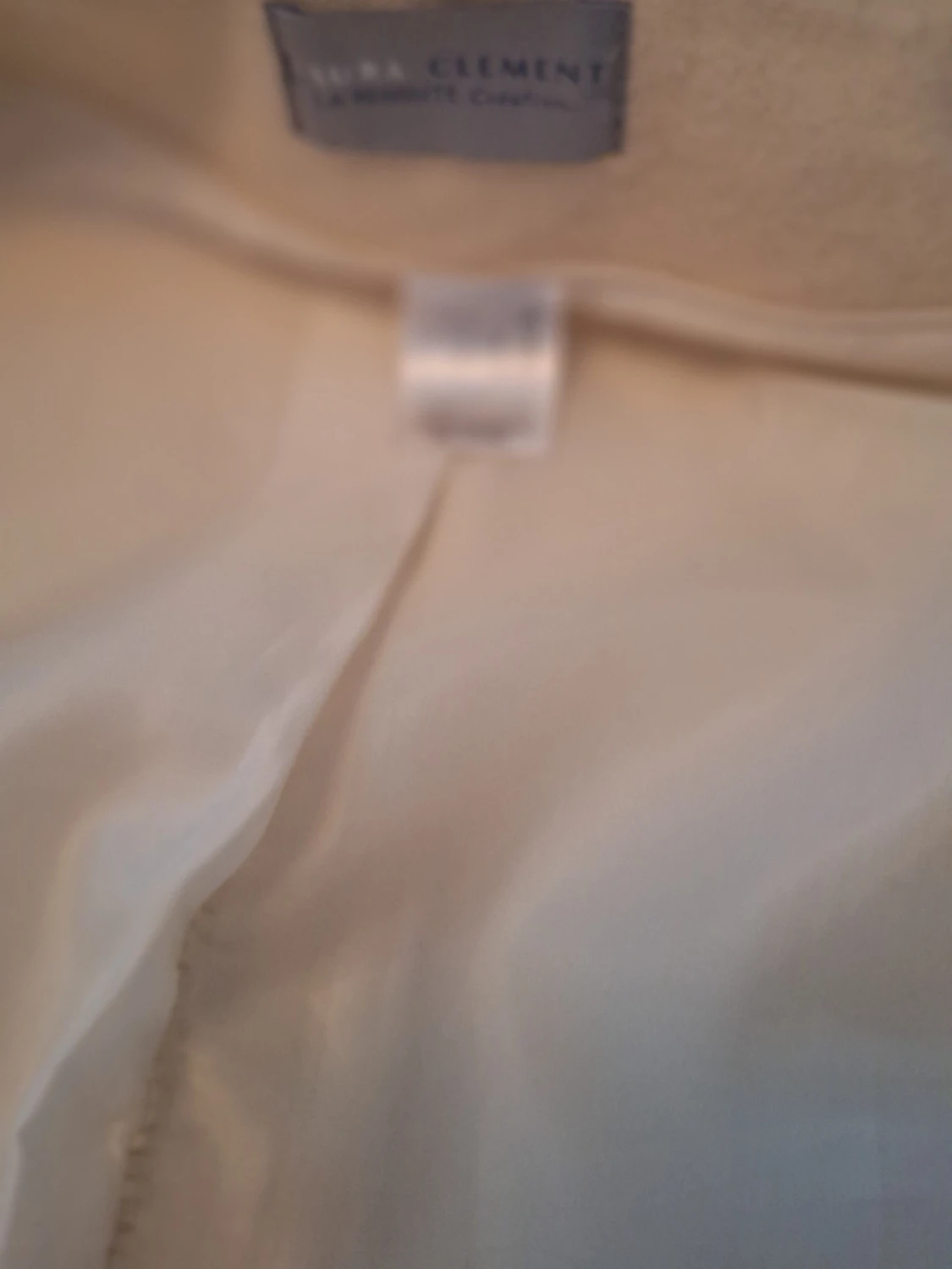 Beige trenchcoat med bälte och knappar - 4