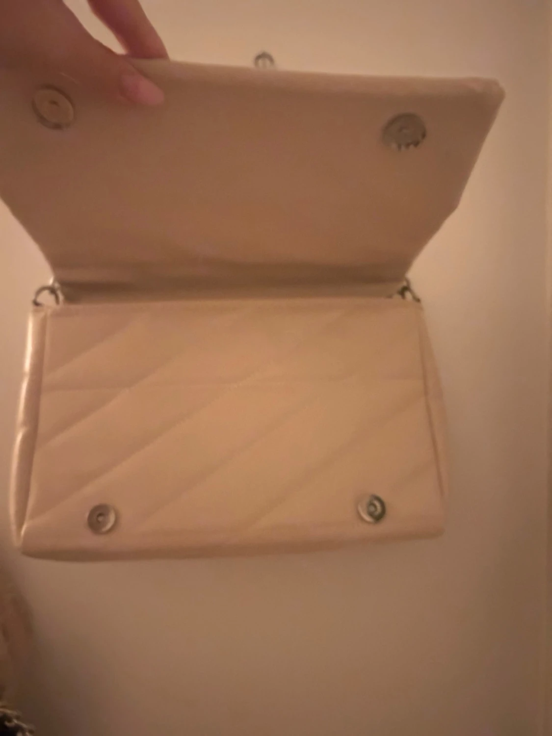 Beige quiltad axelväska med kedja - 3