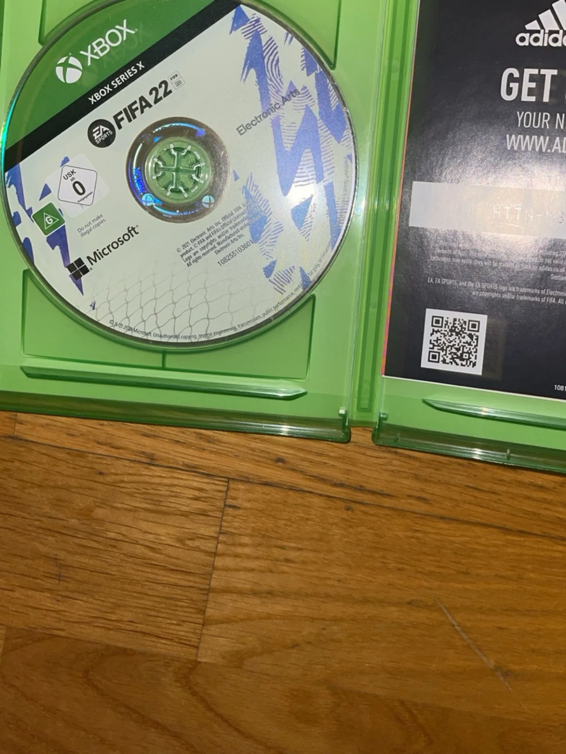 Xbox Series X + 2 handkontroller + FIFA 22 - 3