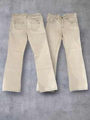 Paco Vintage Relaxed Bootcut Flared Jeans - Jättesnygga vintage bootcut jeans från Paco i storlek M. Midjan uppskattas till ca W29/30 och längd L31/32.  Alla mått finns på bild