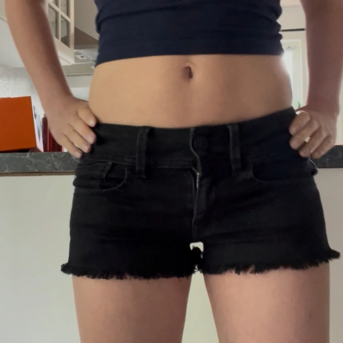 Lågmidjade svarta jeansshorts
