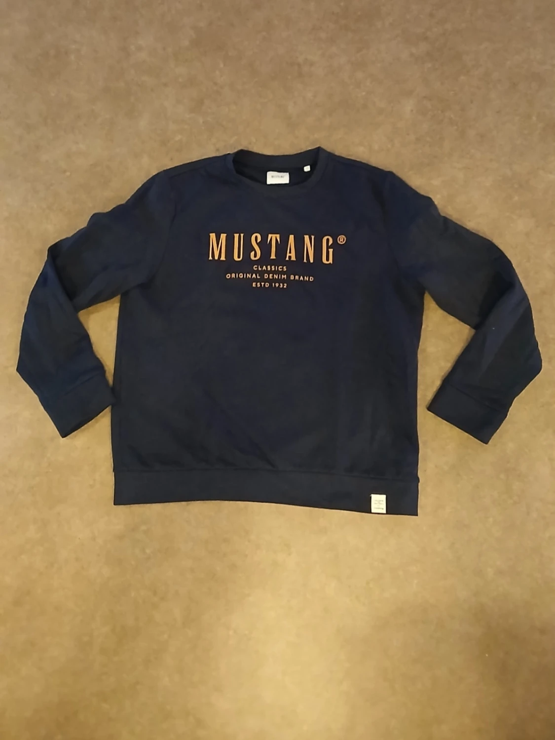 Mörkblå sweatshirt från Mustang