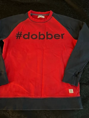 Dobber Troja L - Troja i bra skick, L , 100% bomull, bredd:60 cm, längd:68cm