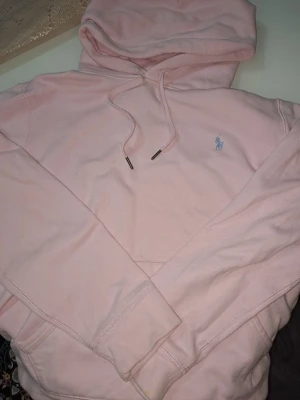 Polo Ralph laurent hoodie rosa - Size m hoodie. Rosa. Polo. Bra för kalla dagar under jacka.