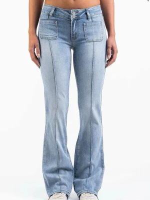Bootcut ljusblå jeans från madlady - De ser helt nya ut, använda 3 gånger och har inga defekter. ny pris: 699kr