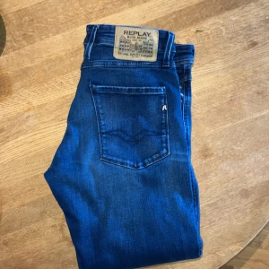 Replay Anbass - W 32 L 34 Riktigt snygga och sköna Replay Anbass jeans. Retail- 1949.
