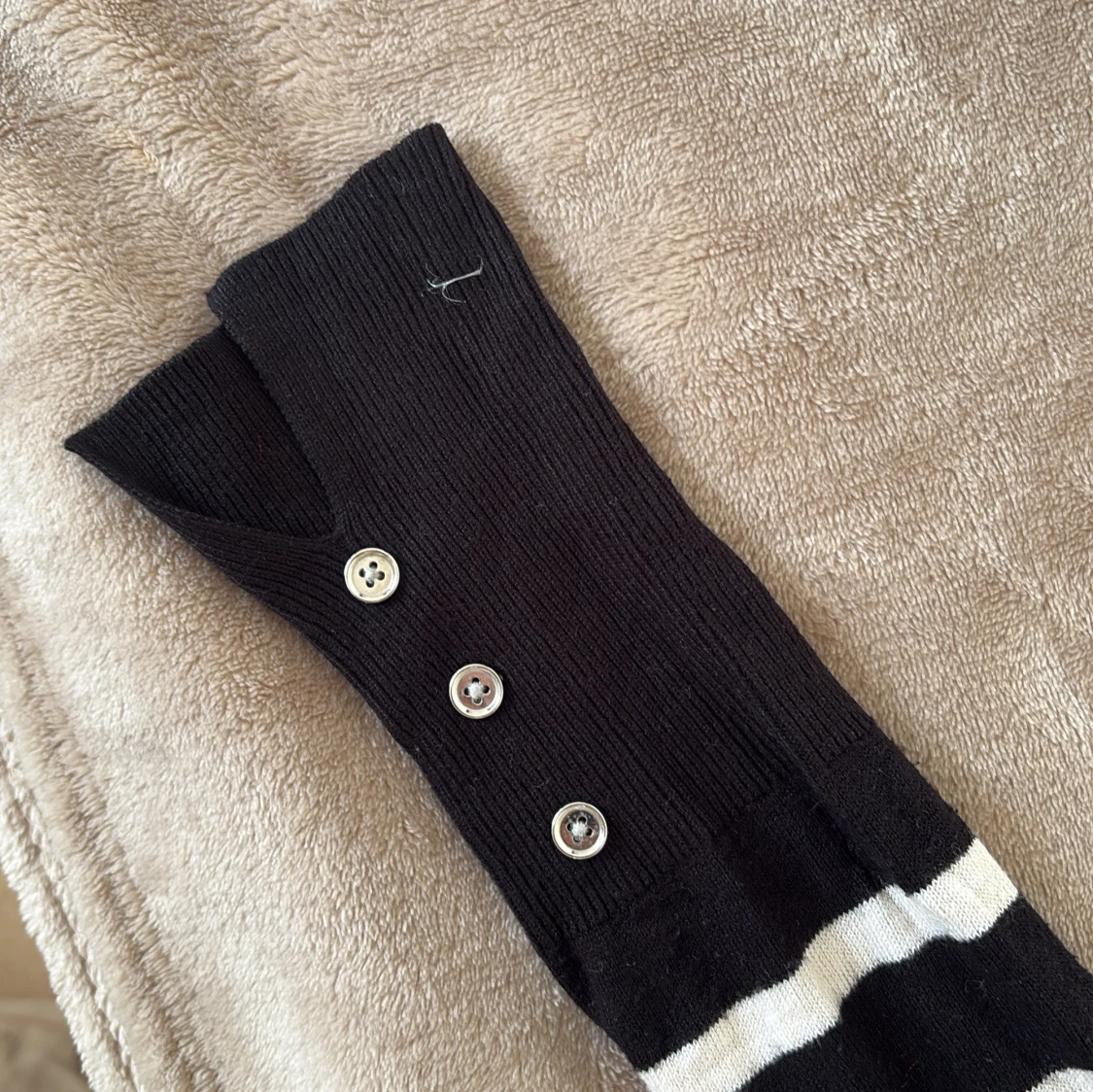 Svartvit randig kofta från Primark och svarta  byxor - 3