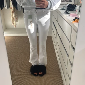 Only jeans - Säljer dessa slutsålda Only jeans! Jättesnygga men säljer då de tyvärr är förkorta! Storlek S/30