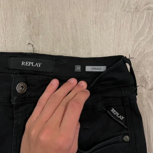 Replay anbass - Storlek📐: W28 L34 (kan sys upp till önskad storlek innan frakt) Skick: 7/10 (mycket bra) Defekter: Nej! Modell: Replay anbass (hyperflex)👖 Vid frågor eller intresse är det bara att höra av sig🤝 Frakt sker inom 24h🚚📦